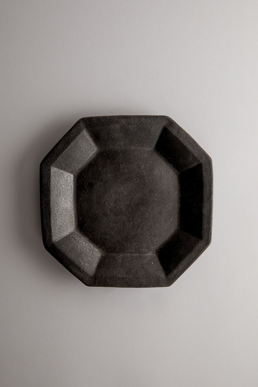 Assiette octogonale Fukumitsu noir