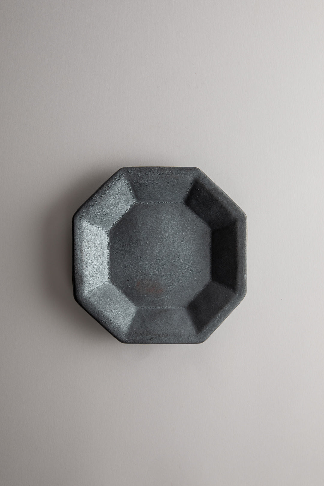 Assiette octogonale Fukumitsu gris